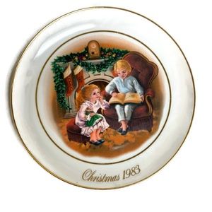 Vintage Avon 24k Gold Trim Third Edition 1983 Christmas Memories